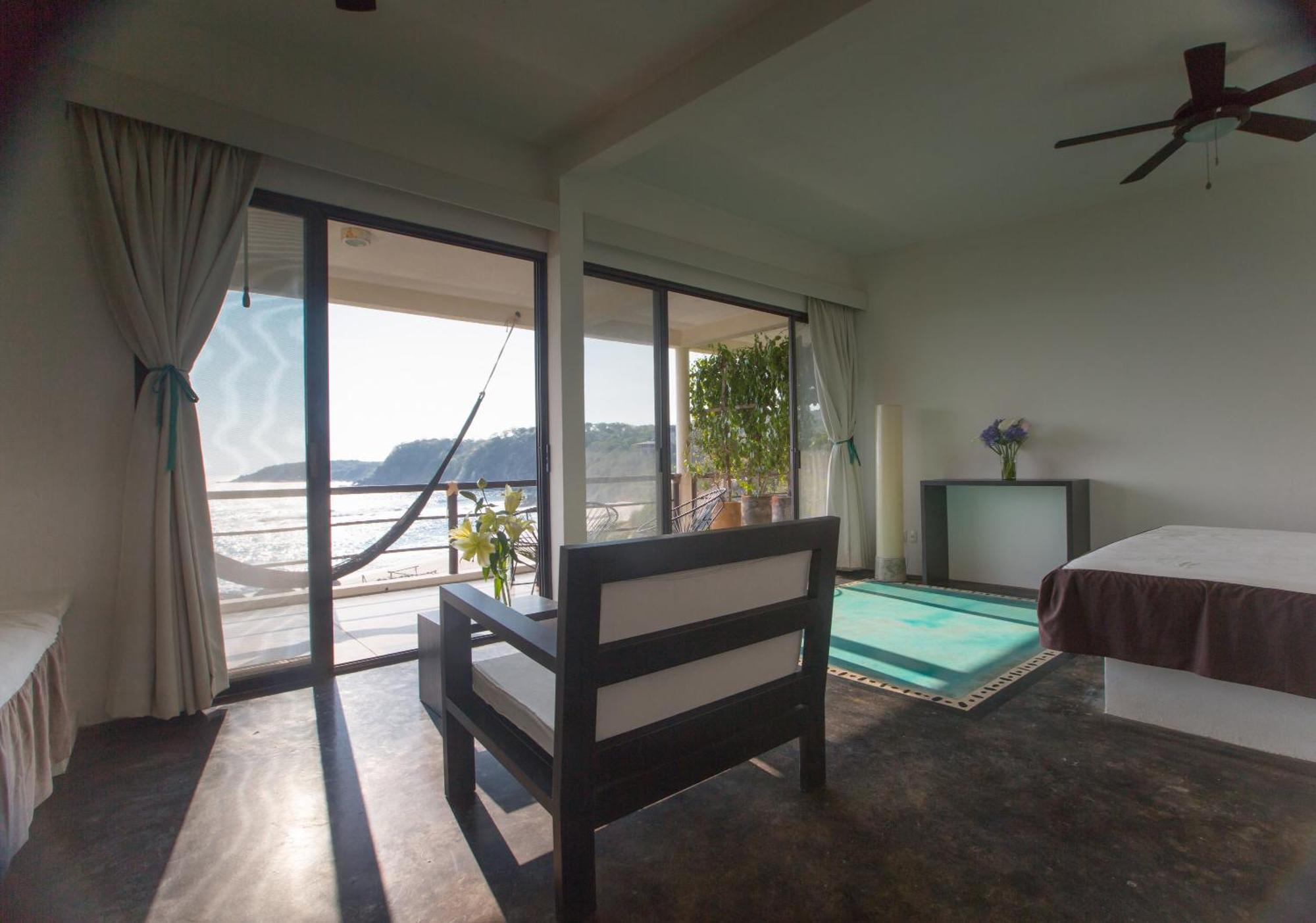 Manta Raya Hotel - Right On The Beach Cuatunalco Rom bilde