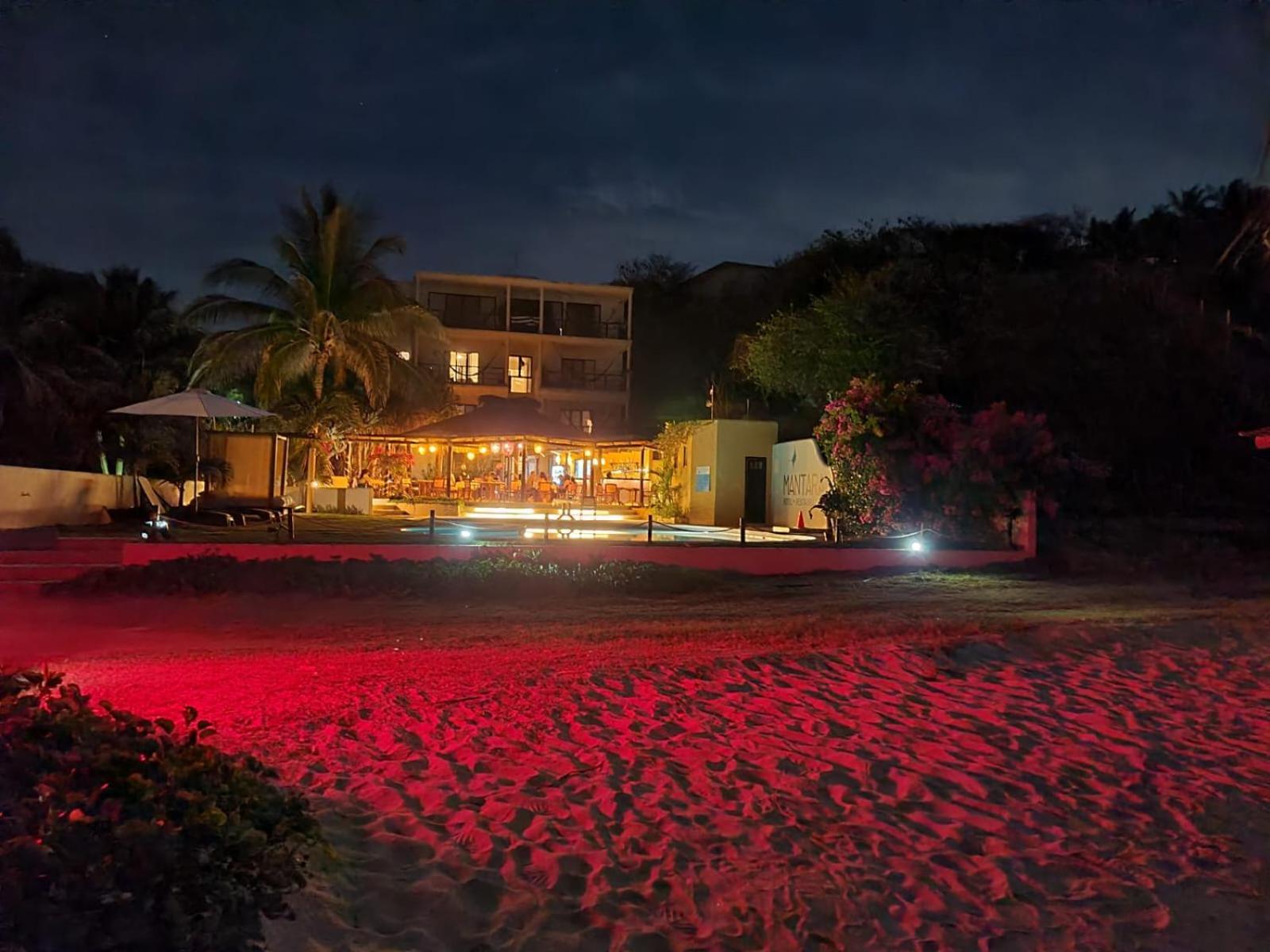 Manta Raya Hotel - Right On The Beach Cuatunalco Eksteriør bilde